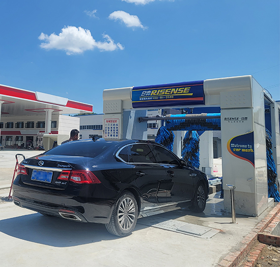 河南加油站安装日森新款隧道式洗车机