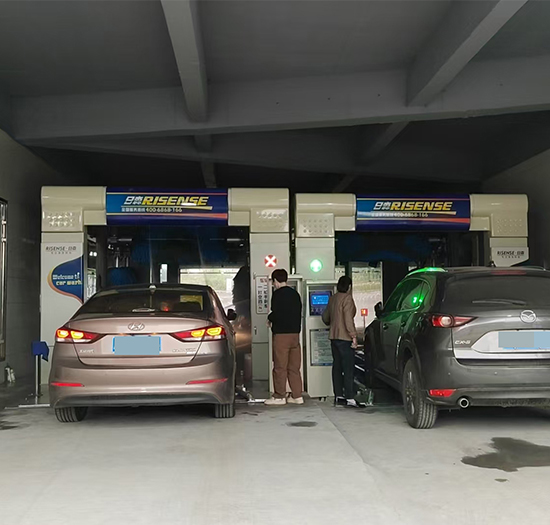 四川检测站安装2台日森隧道式洗车机