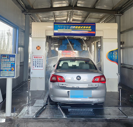 内蒙古加油站安装日森9刷隧道式洗车机