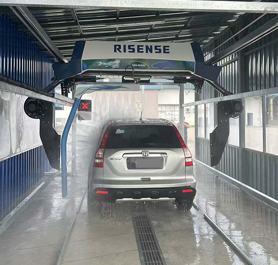 马来西亚宝马公司安装日森无接触洗车机